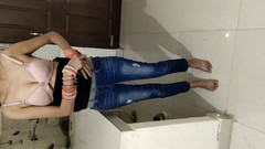 Saarabhabhi6: Calda ragazza punjabi appena sposata che guarda il suo corpo