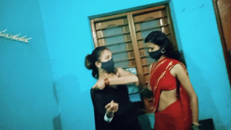 Hot_Monika: Zwei bhabhi-fick mit frechen Devar für harten sex, Bhabhi lehrt...
