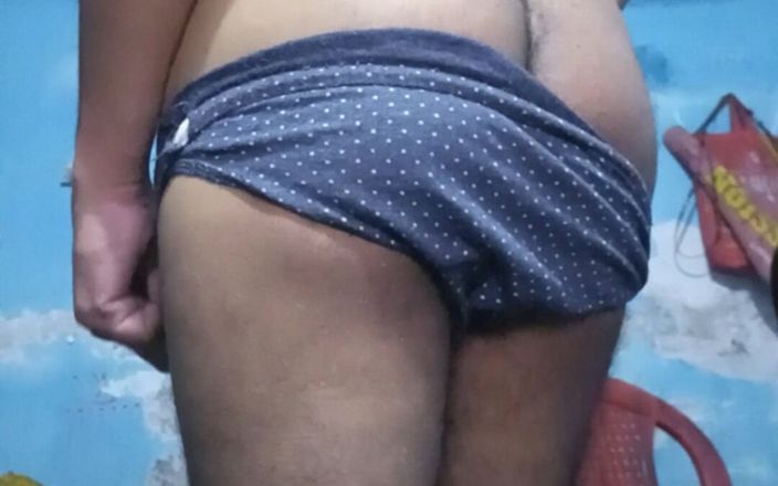 Lustyizlife: Crossdresser excitat Femboy cu pulă pulă Phimosis masturbare și mângâiere până...