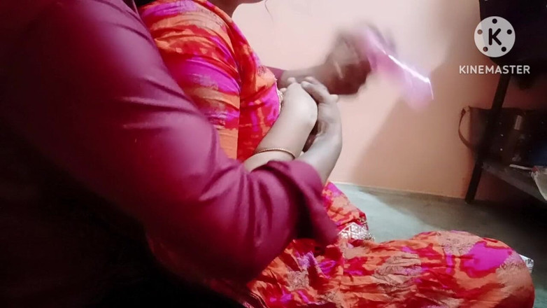 Madhu bhabhi: Zum ersten mal wurden die möpse der freundin hart gedrückt...