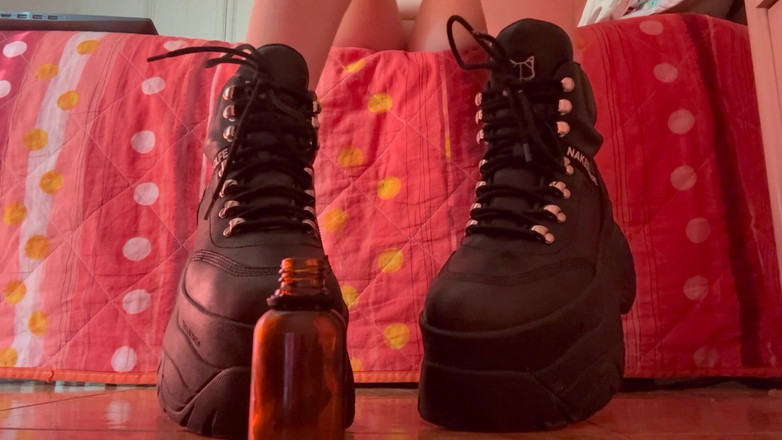 LDBMistress: Cheire minhas botas, porquinho