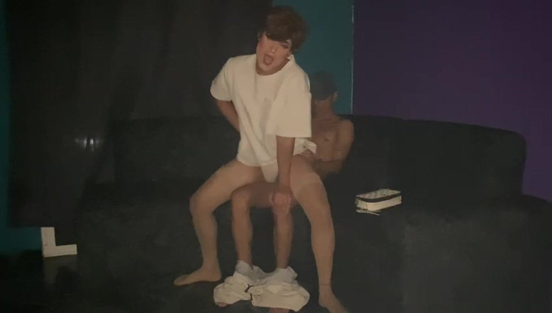 KenPrince: Femboy Ist Allein Zu Hause Und Ruft Den Mann an,...