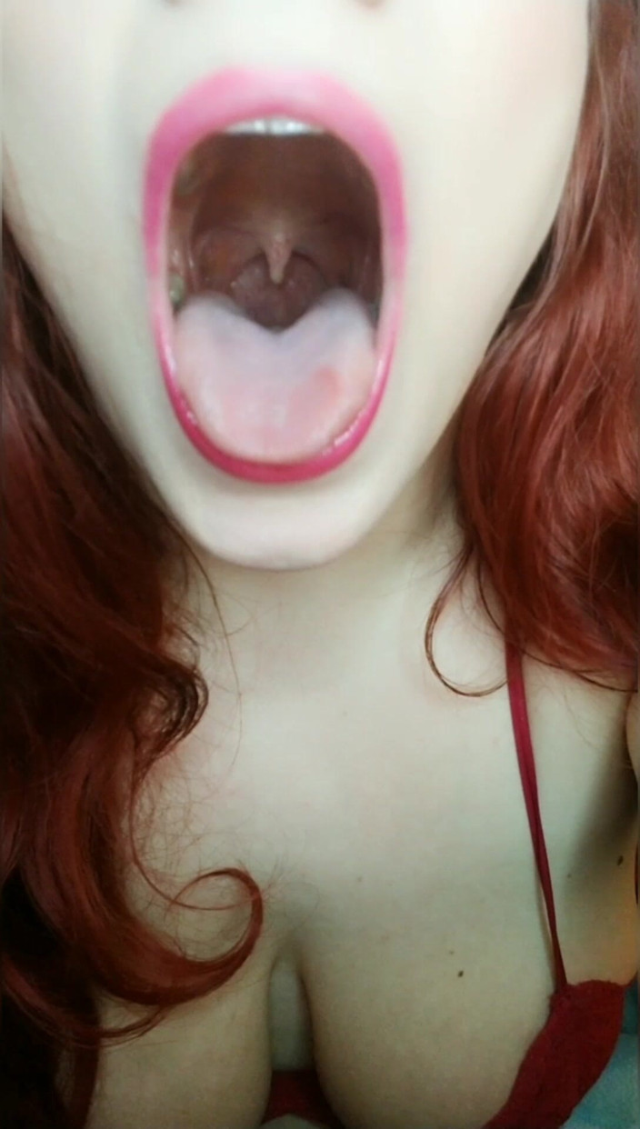 Scarlet Vixen: Ouverte, langue dehors, fléchir pour votre plaisir