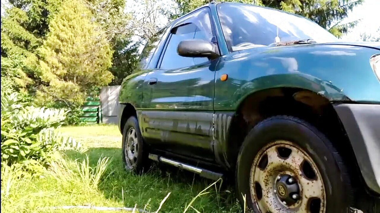 Alexa Cosmic: Kırmızı meraklı elbiseli seksi trans kız araba yıkıyor. Wetlook Kırmızı...