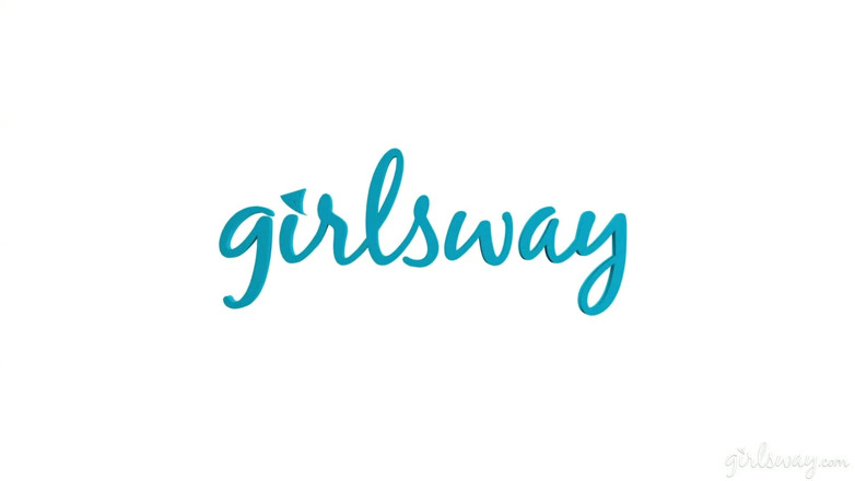 Girlsway: Girlsway - збентежений репортер Ейпріл О'Ніл намагається не дивитися на голого sinn sage під час інтерв'ю