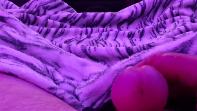 Pantygee: Nadržená v mém fialovém oblečení