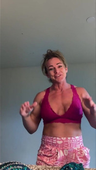 Simone Steele ile poz pozu