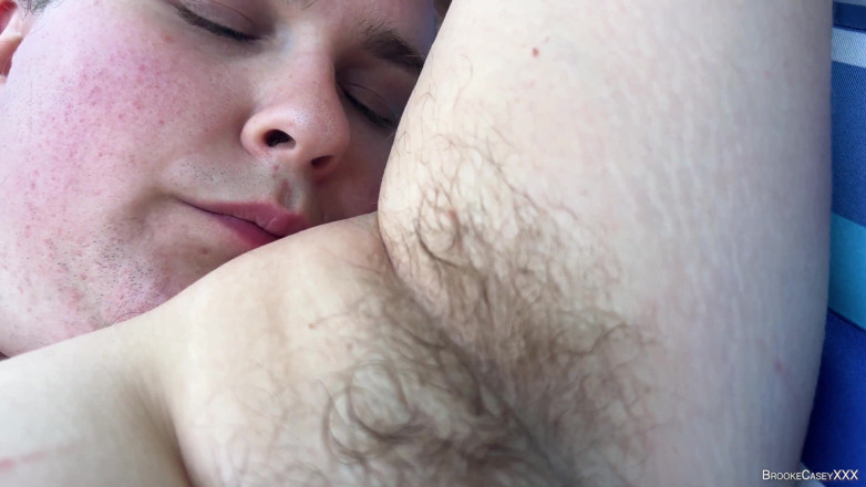 Brooke Casey: 털이 무성한 바디 투어