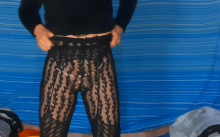 Lizzaali: Mon superbe pantalon en dentelle transparent filmé d’en haut les...