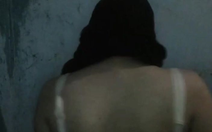 MehwishAly: Mon czn quand je suis seule dans la chambre