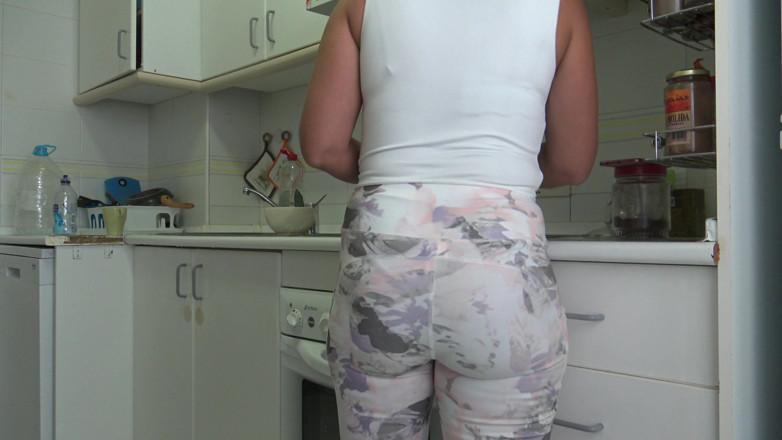 Stepmom Susan: Perverted Stepson Begged Me to Cum on My Hairy Pussy