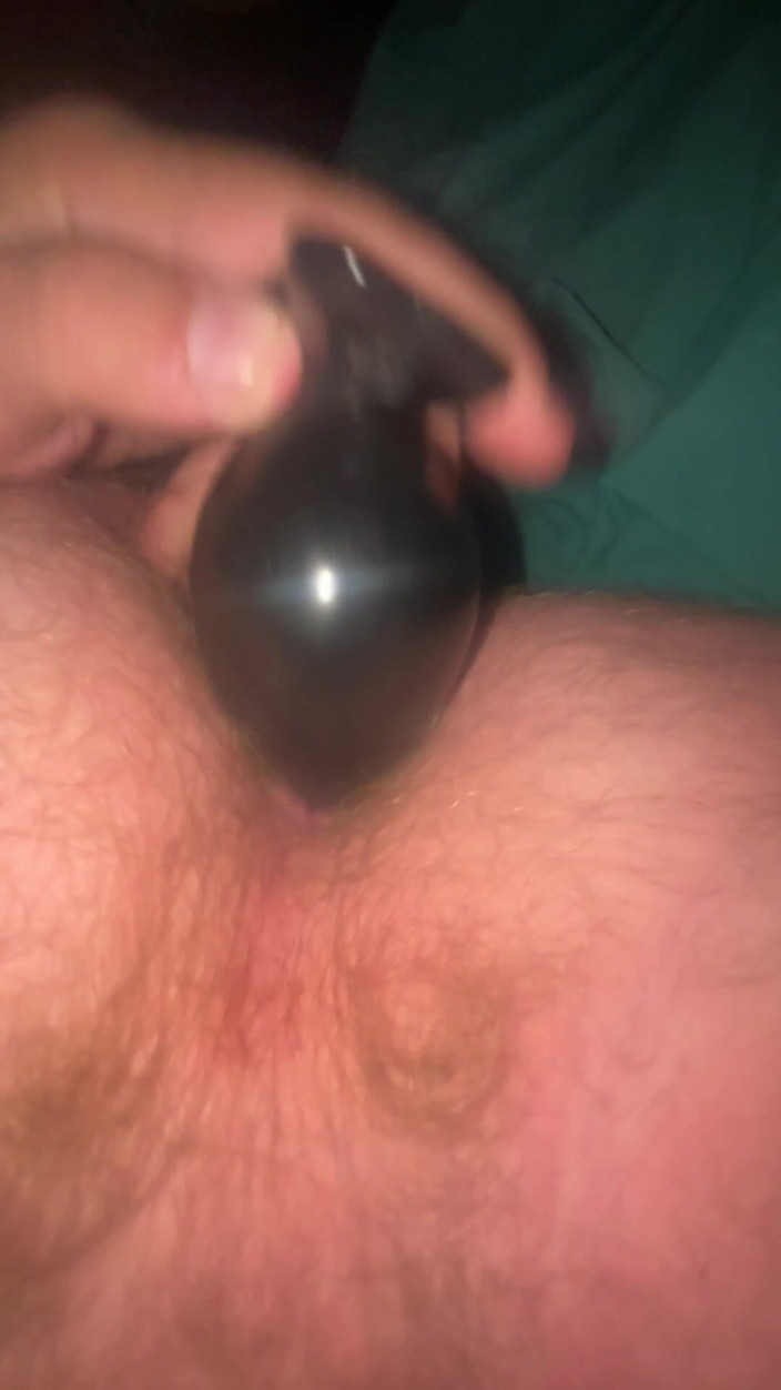 Bigwhitecock: Растягиваю мою задницу с батплагом