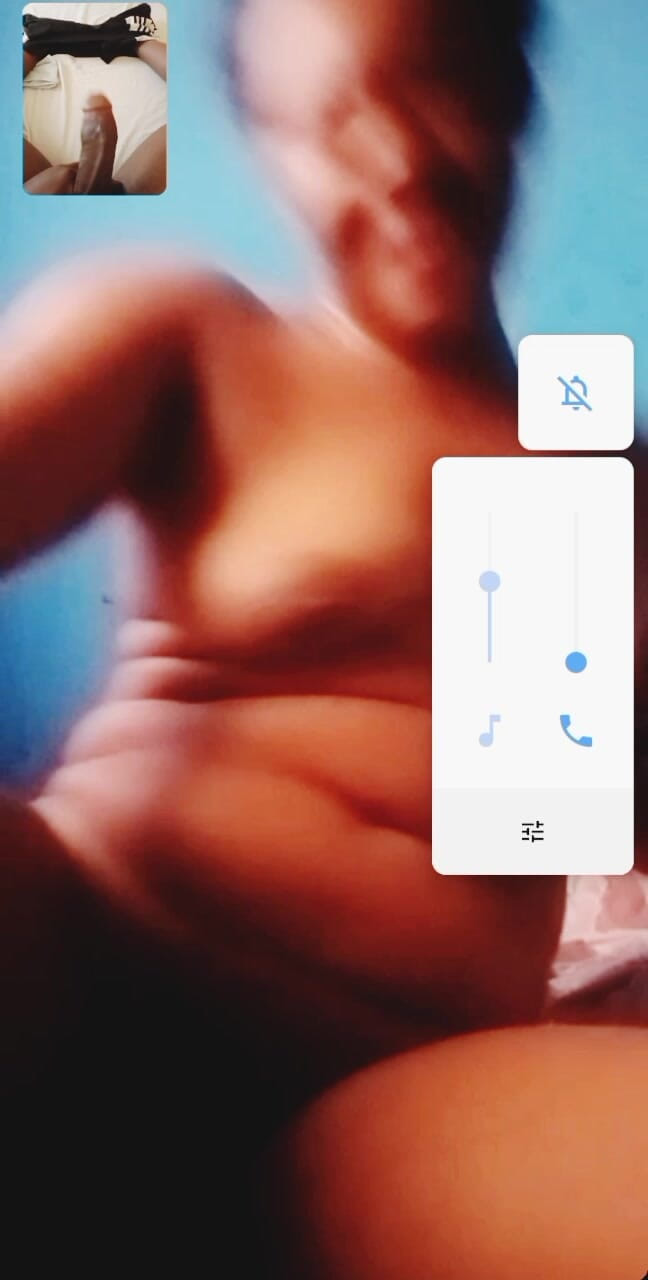 Me and my new slut: Kåt mamma onanerar vid videosamtal