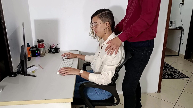 Gabi SweetCouplesStories: Gặp ông chủ vào ngày đầu tiên làm việc.
