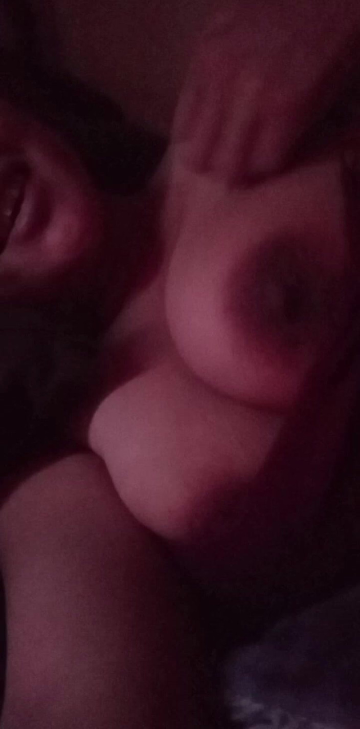 DeesDeepThroat: Nipple Play
