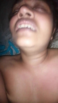 Hijastra mendigando por padrastro, ella ahora grita