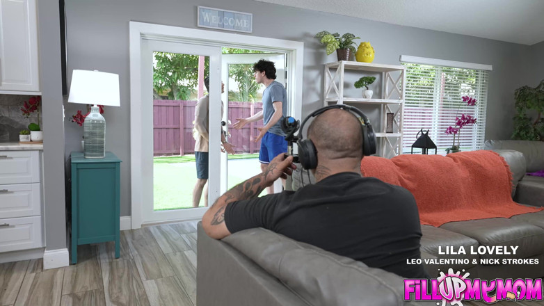 Fill Up My Stepmom: Bts Lila Lovely într-un sex în trei cu ejaculare înăuntru