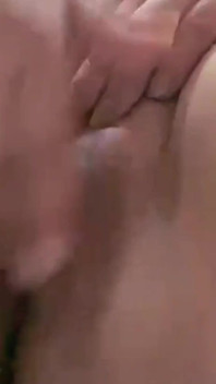 Bogat care se masturbează uitându-se la porno nu pot reține dorința