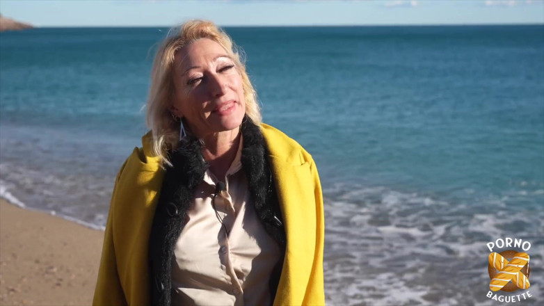 Porno Baguette: Betty, Sexy MILF, Miluje hraní s ptáky