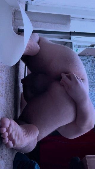 Chubbybidude: Chico gay gordito llena su culo con consolador