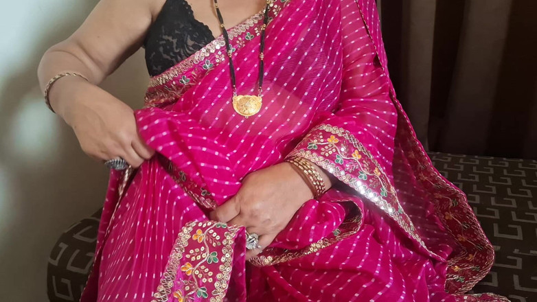 TABOOBREAKERS: Máy bay bà già Gulabi Saree Shilpa Selflove
