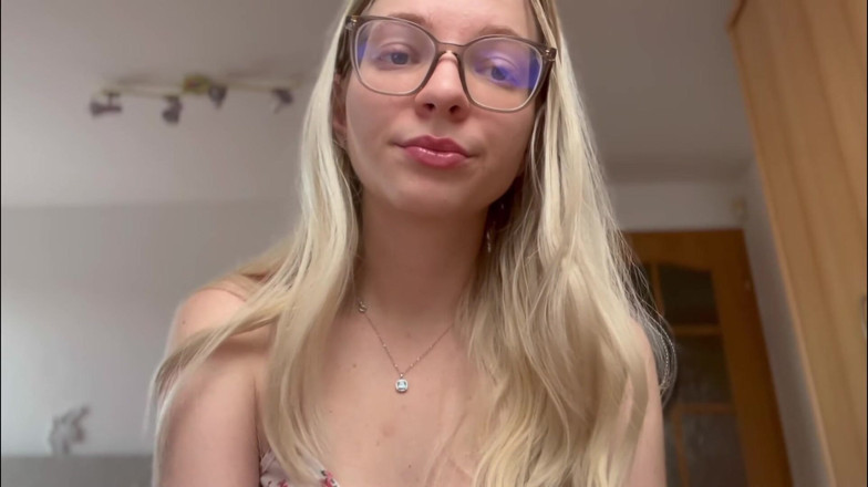 Goddess_Bella_Rae: Je bent een incompetente cuckold asmr rollenspel