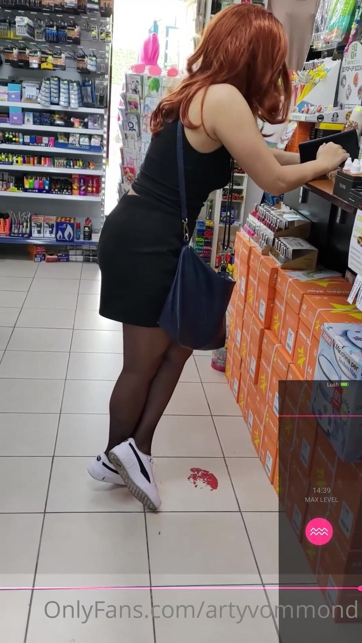 Arty_von: Оргазм рыжей во время покупок с удаленным вибратором