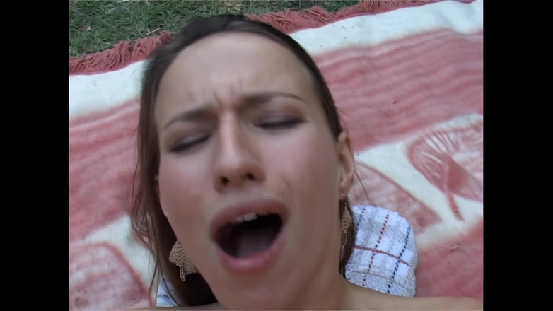 DEUTSCHE AMATEUR: Das Schönste Geschenk. Ein Riesiger Dildo