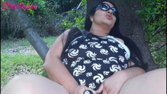 Riderqueen BBW Step Mom Latina Ebony: Pozvánka k užívání si lahodné masturbace venku, uprostřed přírody