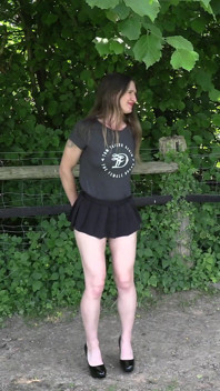 绝望的女人需要撒尿！