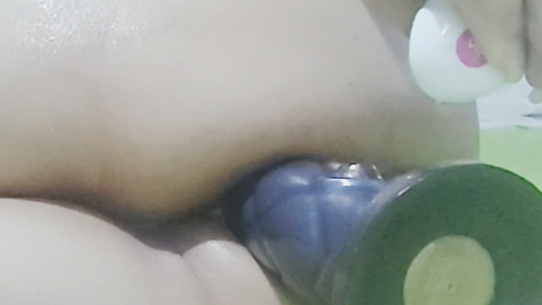 MassiveHungFoxy: MILF Mature Stepmom Looks for Someone to Put a Huge...