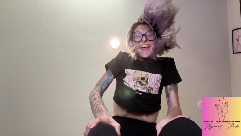 Peppermint Giantess: Giantess Breaks în casa ta Dominate N Preluare