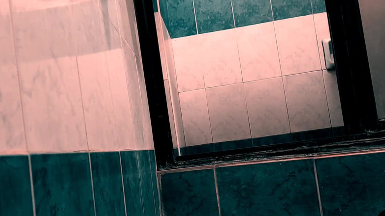 Grentie: In der dusche geil fühlen
