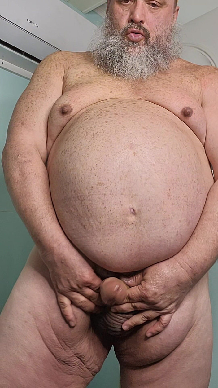 GeneWadexxx: Un uomo grosso masturba il suo grosso cazzo