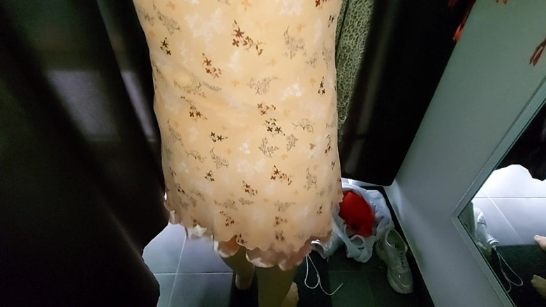 Sexi Ledy: Sexy lady trying on lingerie in fitting room