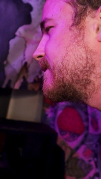 PAWG gamer mädchen verliert eine wette und wird ins gesicht gefickt