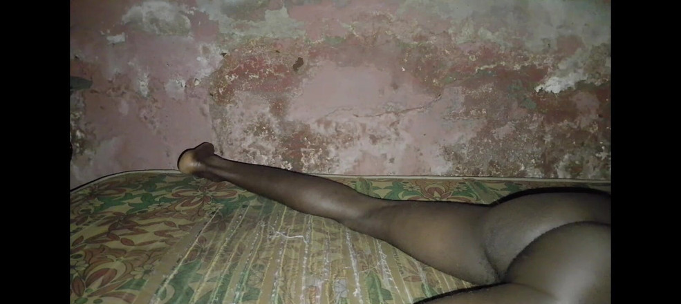 Masturbator emmy: Šukání mé rustikální postele ve venkovském pokoji