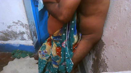 Busty Banuu: Vrouw zuigt de lul van haar man