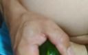 Toy anal: Анальный трах пальцами и фистинг с зияющей вставкой цуккини, массивный экстрим
