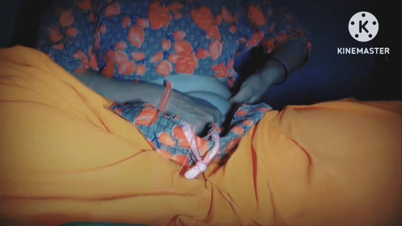 TricolorMusic3: Si Dia melancap di atas salwarnya, membuka pakaian untuk memuaskan...