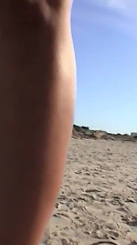 Claudia face o vacanță nudistă în Mallorca