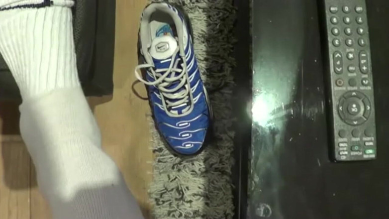 Sneaker Sex Kinky: Matowe ssanie kutasa i wąchanie trampków w tym samym czasie