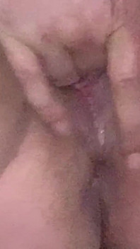 임대인 장소에서 핑거링하는 노예 소녀