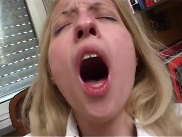 Young Sinner: Echte Italiaanse amateur met een jong stel dat gretig is...