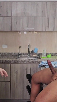 Rogacz - Mąż mojej przyrodniej siostry szpieguje mnie, kiedy nie ma go w domu - BBC - Monique Fuentes i Brandon Cruz