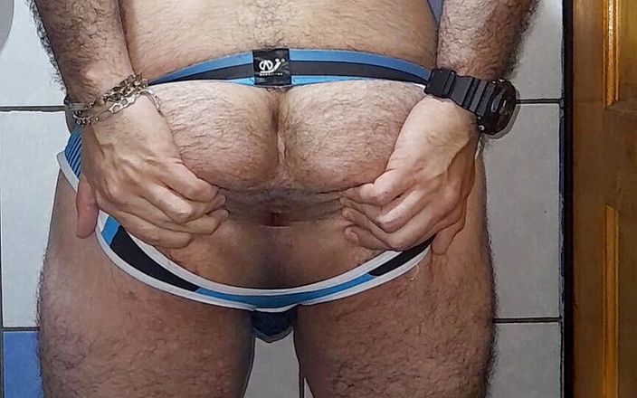 Sexy man underwear: Mavi 31 talimatını kullanarak boşalıyor