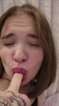 Casi Atrapado Haciendo Trampa Y Follando Con Hermanastra - Alina Sins