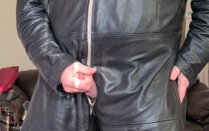 Leatherman63: Kožená masturbace