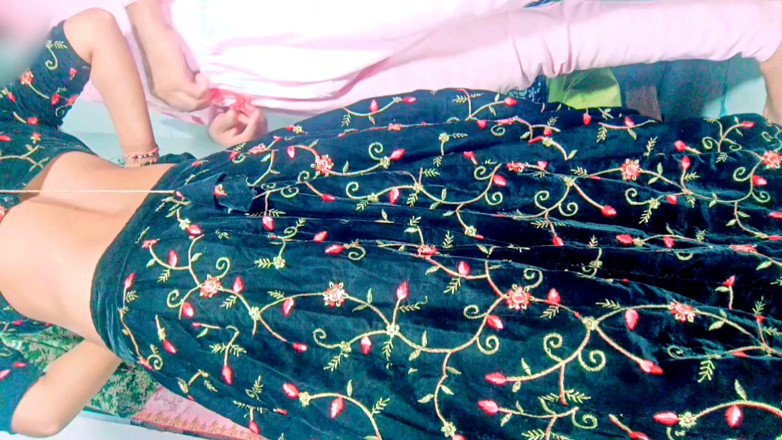 Rakul008: Aproching yenge dever güzel (ghaghra-choli) Hintli gujarati üvey kız kardeşini ilk kez...