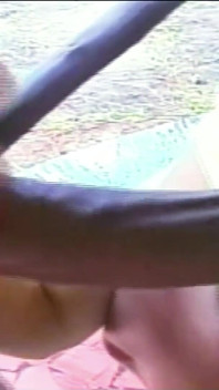 巨乳ニューハーフが秘密の屋外3P中にアナル犯される